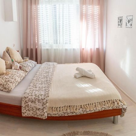 Apartman Lili Knin Εξωτερικό φωτογραφία