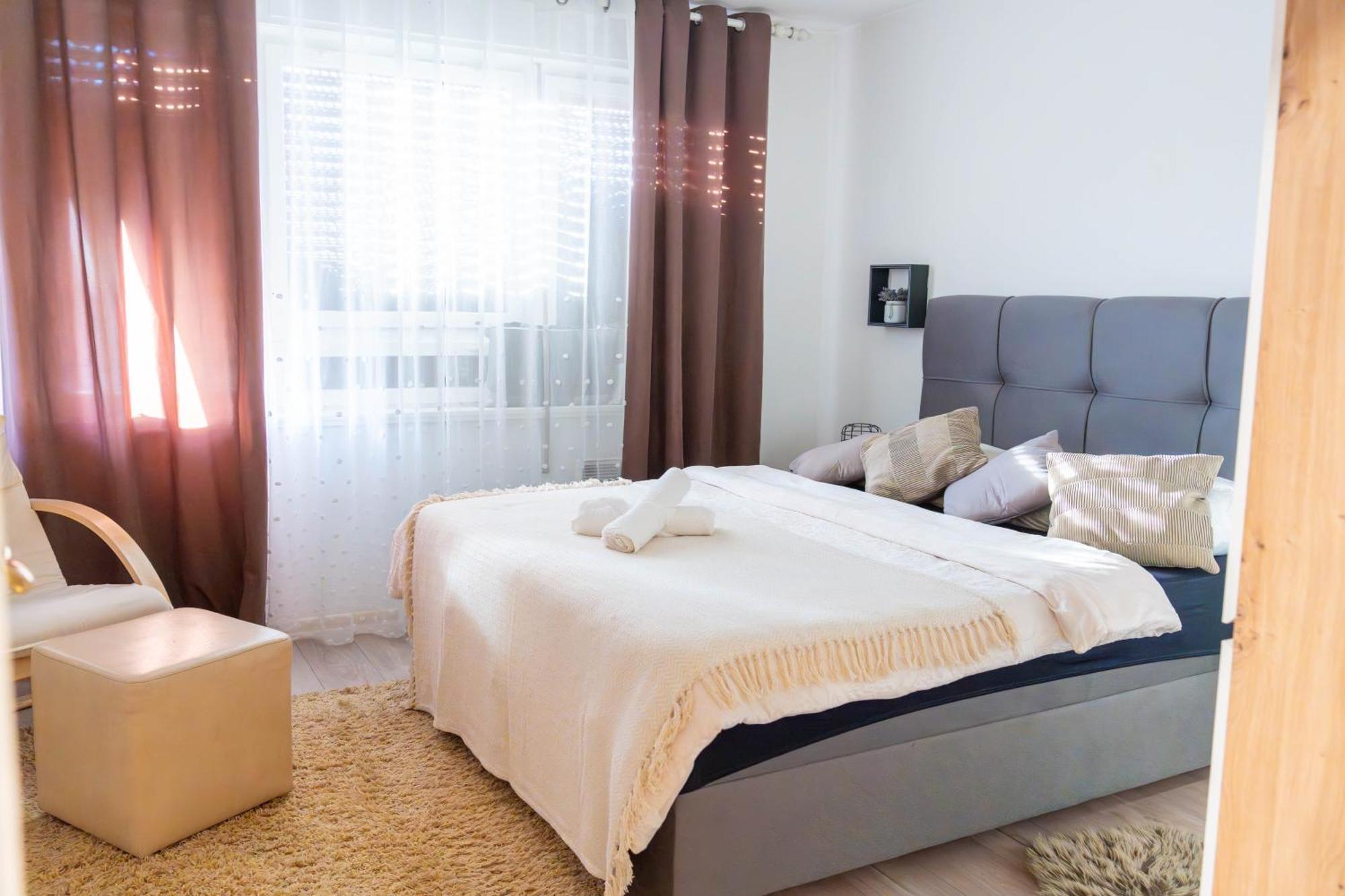 Apartman Lili Knin Εξωτερικό φωτογραφία