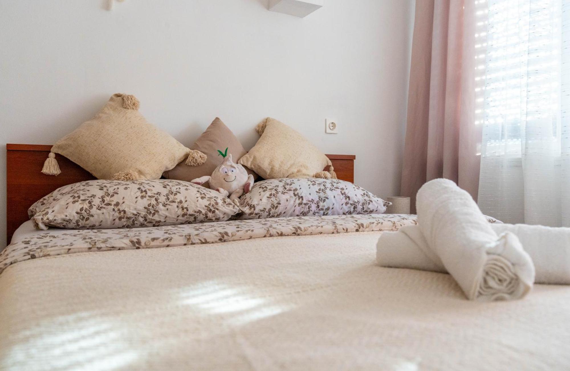 Apartman Lili Knin Εξωτερικό φωτογραφία