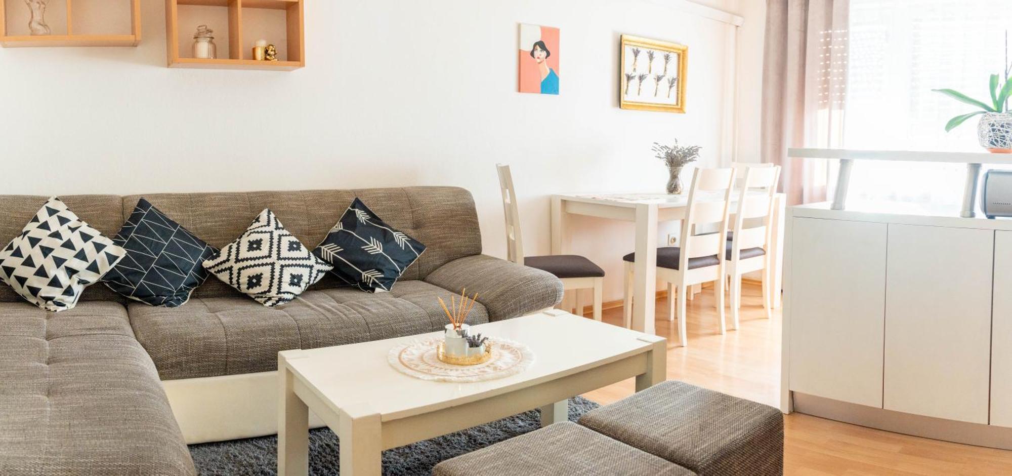 Apartman Lili Knin Εξωτερικό φωτογραφία