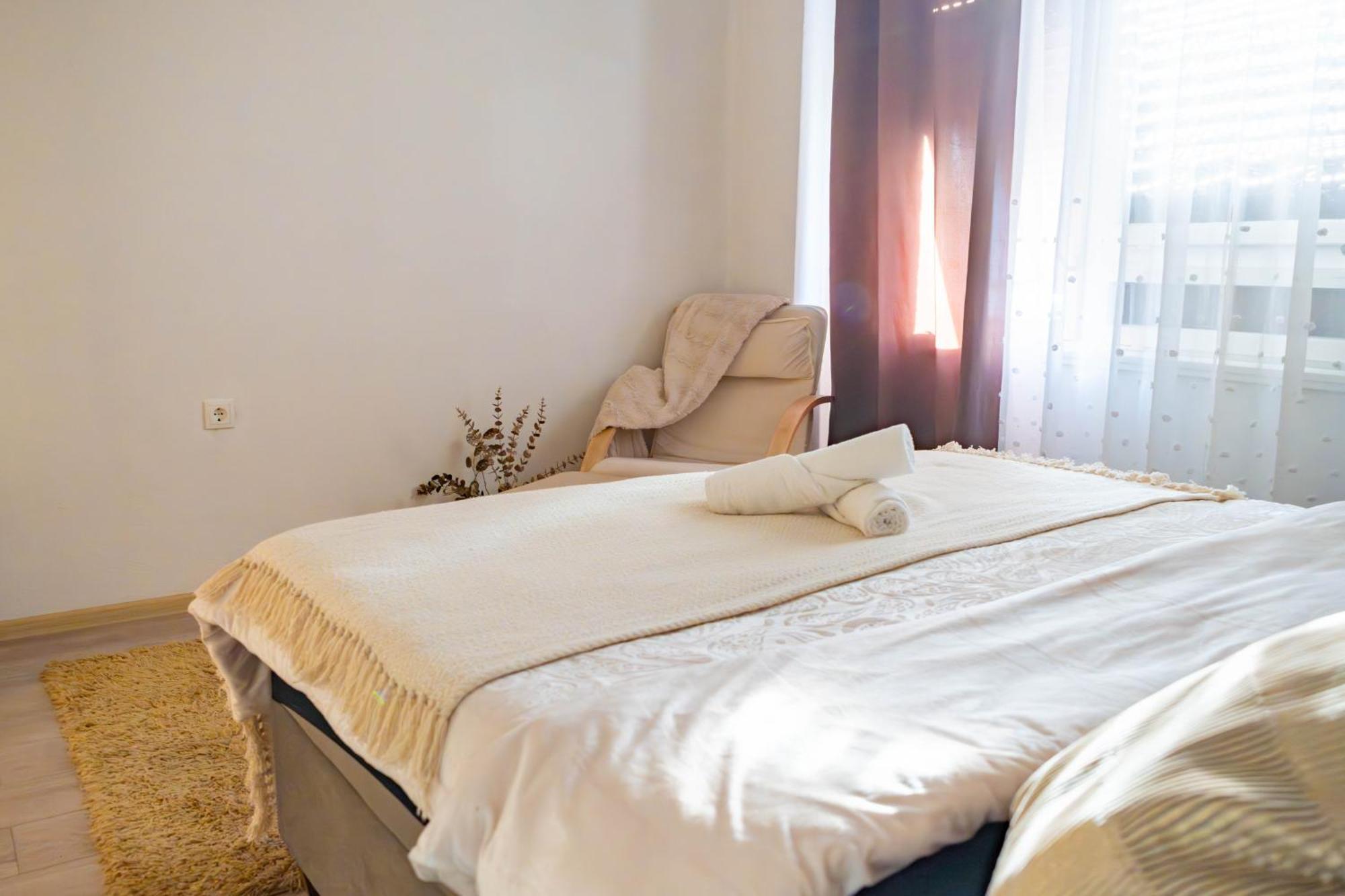 Apartman Lili Knin Εξωτερικό φωτογραφία