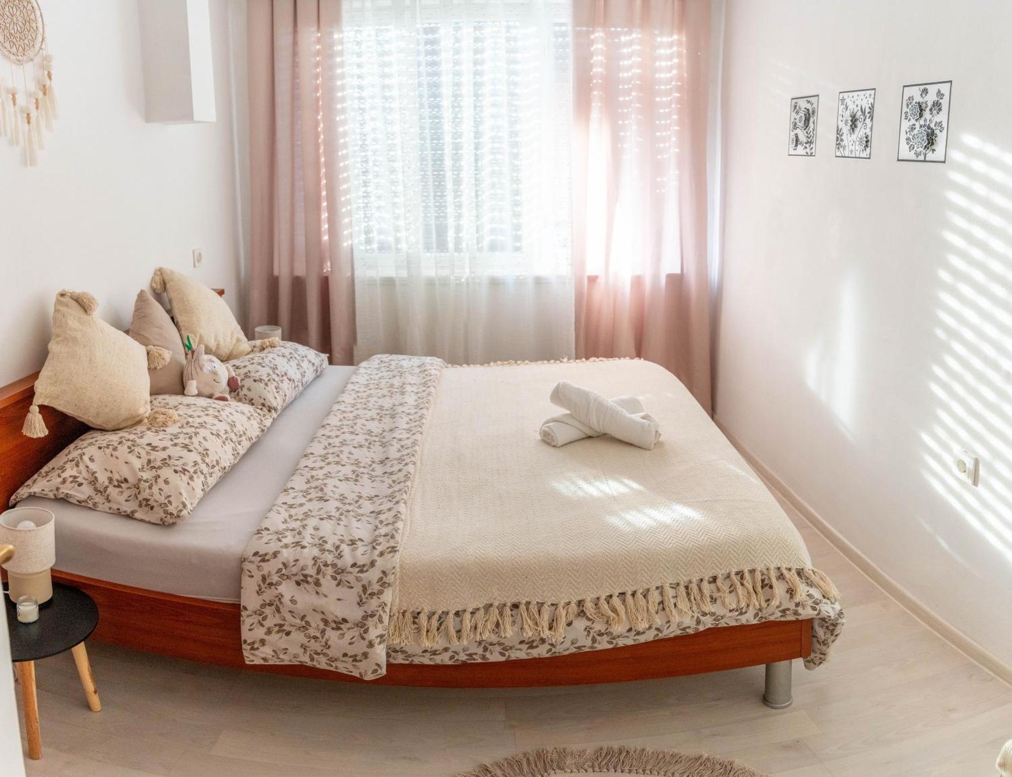 Apartman Lili Knin Εξωτερικό φωτογραφία