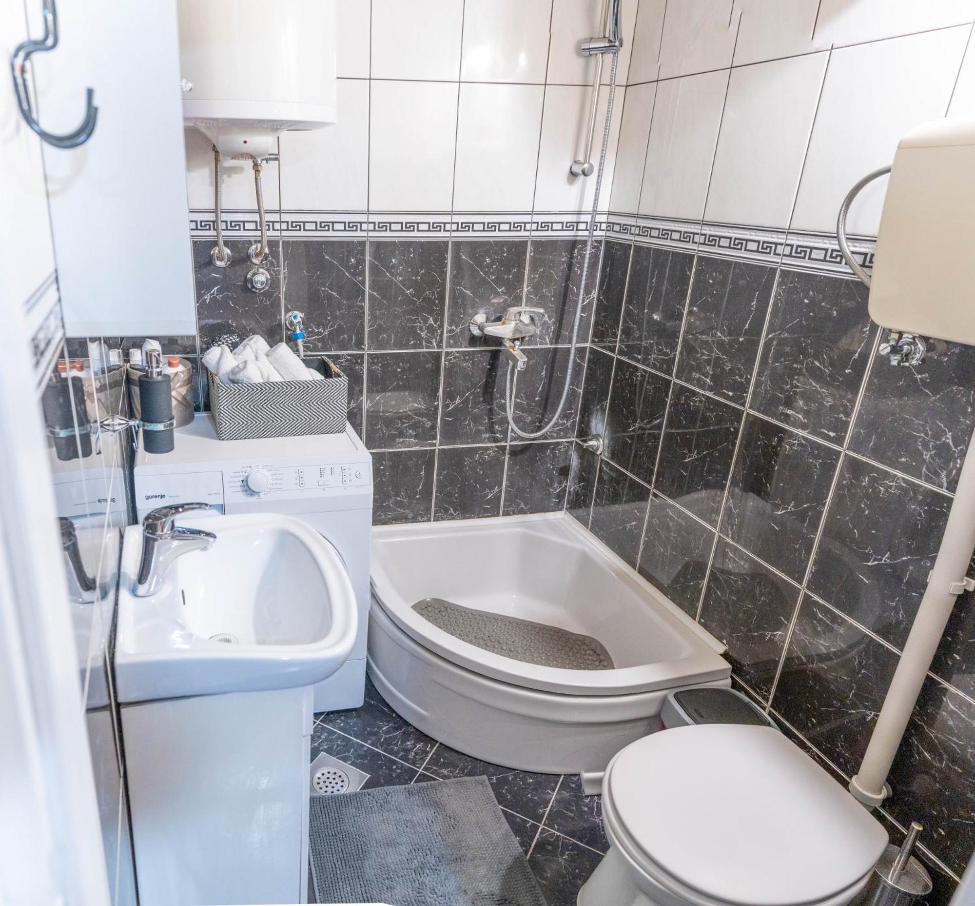 Apartman Lili Knin Εξωτερικό φωτογραφία