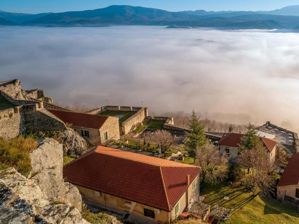Apartman Lili Knin Εξωτερικό φωτογραφία
