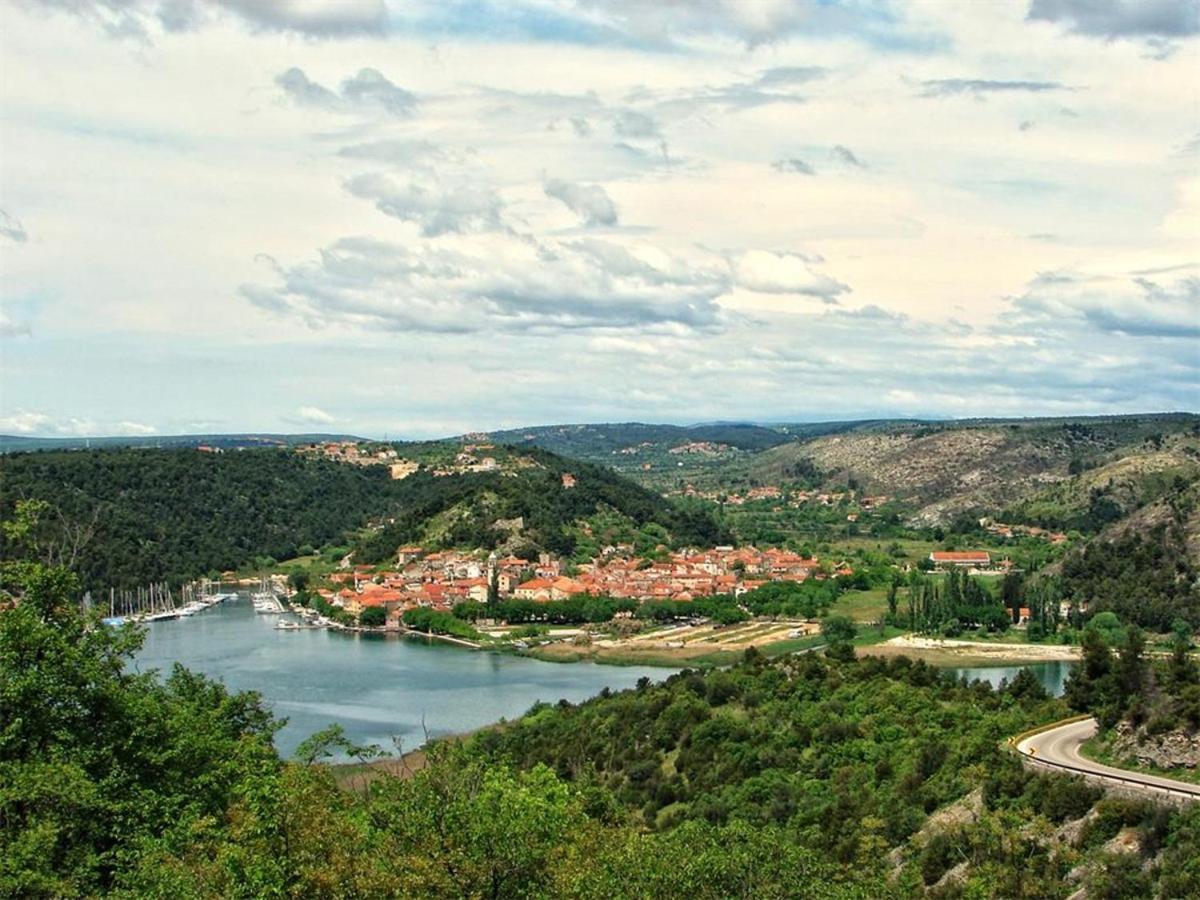 Apartman Lili Knin Εξωτερικό φωτογραφία