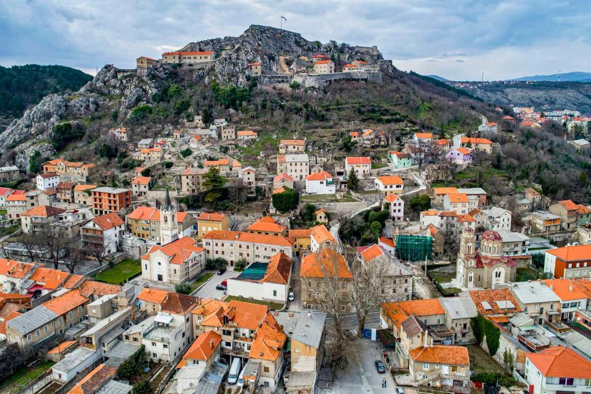 Apartman Lili Knin Εξωτερικό φωτογραφία